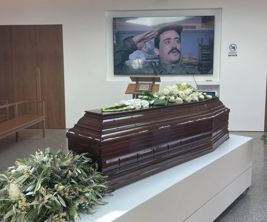 Σε κλίμα συγκίνησης και με το αγαπημένο του τραγούδι αποτεφρώθηκε η σορός του Νίκου Καλογερόπουλου 4 φωτο_1_νικοσ_καλογεροπουλοσ