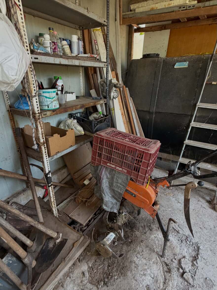 Ο Φάνης Λαμπρόπουλος κάνει διακοπές στο χωριό του στο Αίγιο και δείχνει φωτογραφίες από το σπίτι του