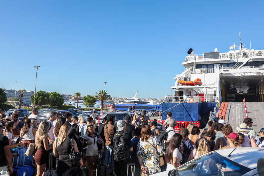 Έξοδος Δεκαπενταύγουστου: Αυξημένη η κίνηση στα λιμάνια, έκτακτα μέτρα της Τροχαίας στις Εθνικές Οδούς

