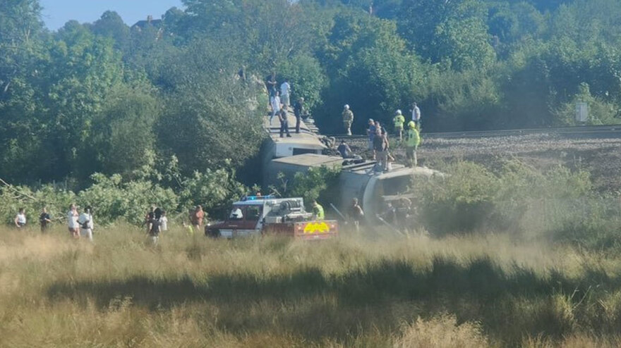 Εκτροχιασμός τρένου στη νότια Αγγλία, δείτε φωτογραφίες