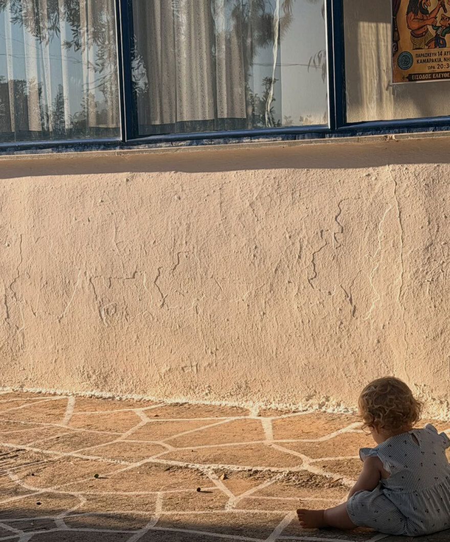 Ο Μπόρις Τζόνσον ψηφίζει ξανά Ελλάδα για τις καλοκαιρινές του διακοπές: Μπύρες, βουτιές και τυρόπιτες, δείτε φωτογραφίες