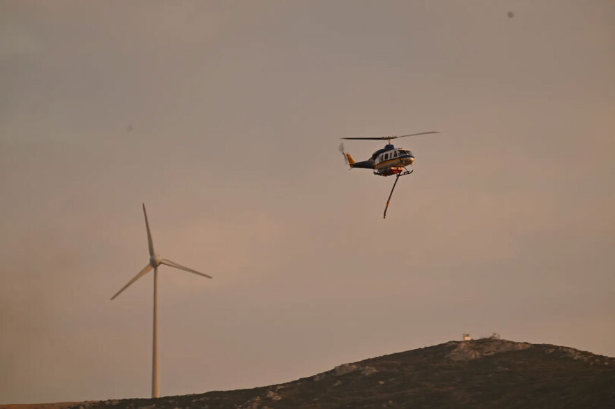 Φωτιά στην Κω: Σηκώθηκαν 3 αεροσκάφη και 2 ελικόπτερα, δείτε φωτογραφίες