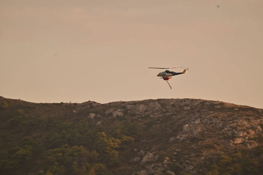 Φωτιά στην Κω: Σηκώθηκαν 3 αεροσκάφη και 2 ελικόπτερα, δείτε φωτογραφίες