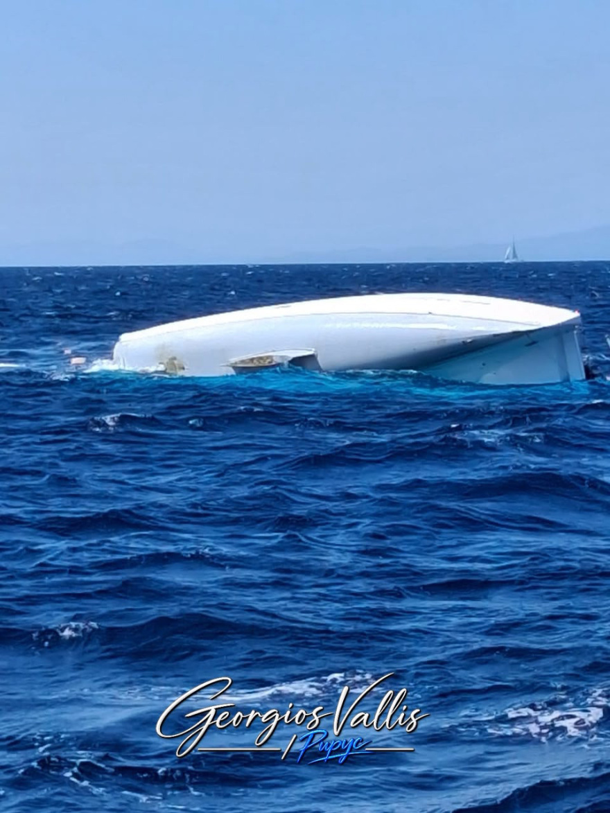 Βυθίστηκε ιστιοφόρο ανοιχτά των Φλεβών, διασώθηκαν οι 10 επιβαίνοντες, δείτε φωτογραφίες