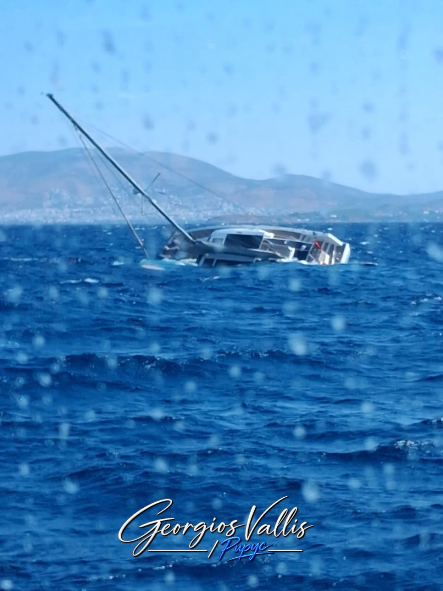 Βυθίστηκε ιστιοφόρο ανοιχτά των Φλεβών, διασώθηκαν οι 10 επιβαίνοντες, δείτε φωτογραφίες
