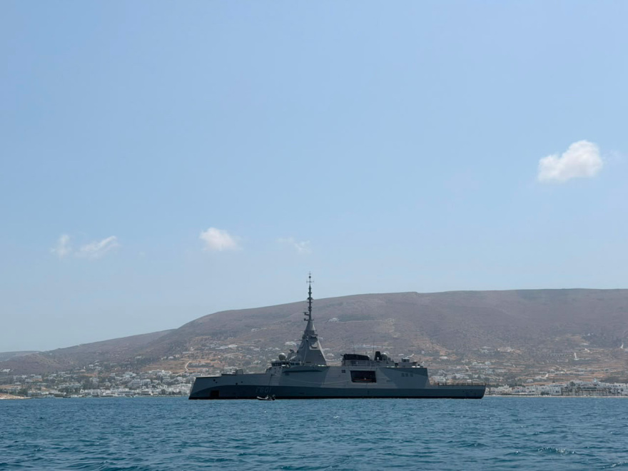 Η φρεγάτα «Κίμων» στην Πάρο για τον εορτασμό του Δεκαπενταύγουστου, δείτε φωτογραφίες και βίντεο