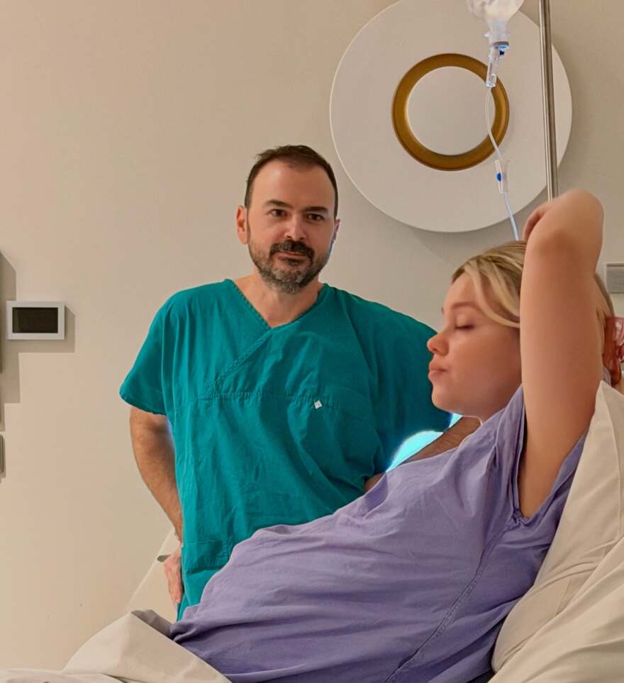 Η Λίλα Μπακλέση δημοσίευσε τις πρώτες φωτογραφίες με τον γιο της από το μαιευτήριο: Μου πήρε 27 ώρες για να συναντήσω αυτόν τον τύπο
