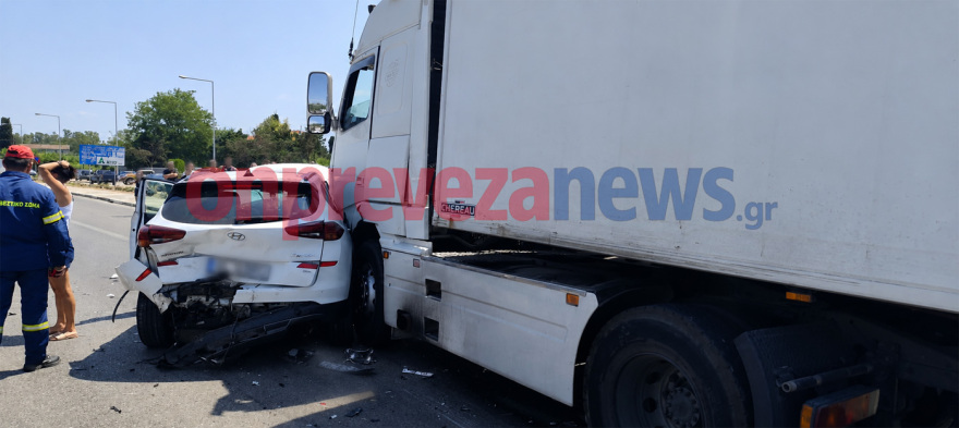 Σοβαρό τροχαίο στην Πρέβεζα: Φορτηγό συγκρούστηκε με τρία ΙΧ, υπάρχουν τραυματίες Σοβαρό τροχαίο στην Πρέβεζα: Φορτηγό συγκρούστηκε με τρία ΙΧ, υπάρχουν τραυματίες