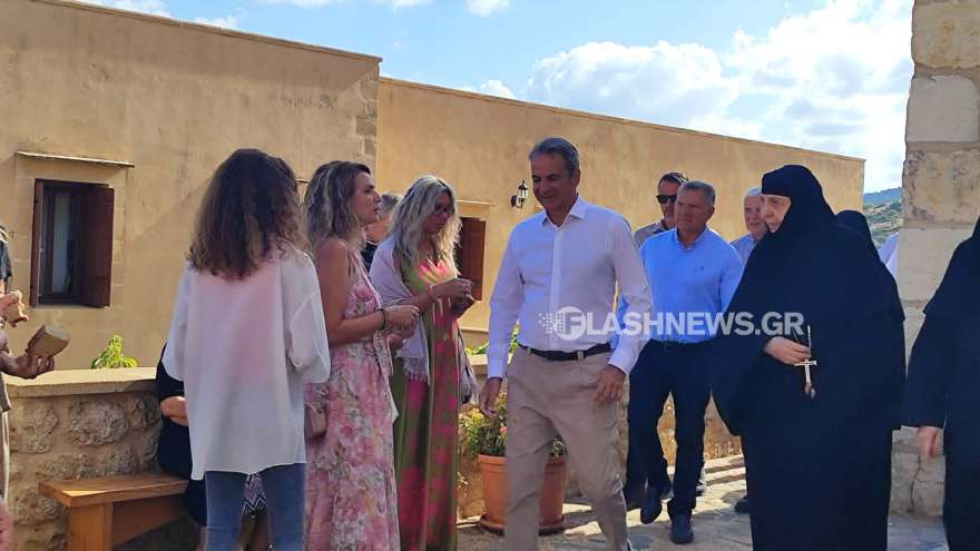 Μητσοτάκης από τα Χανιά: Σήμερα η σκέψη μας με όσους δίνουν καθημερινό αγώνα απέναντι στις πυρκαγιές