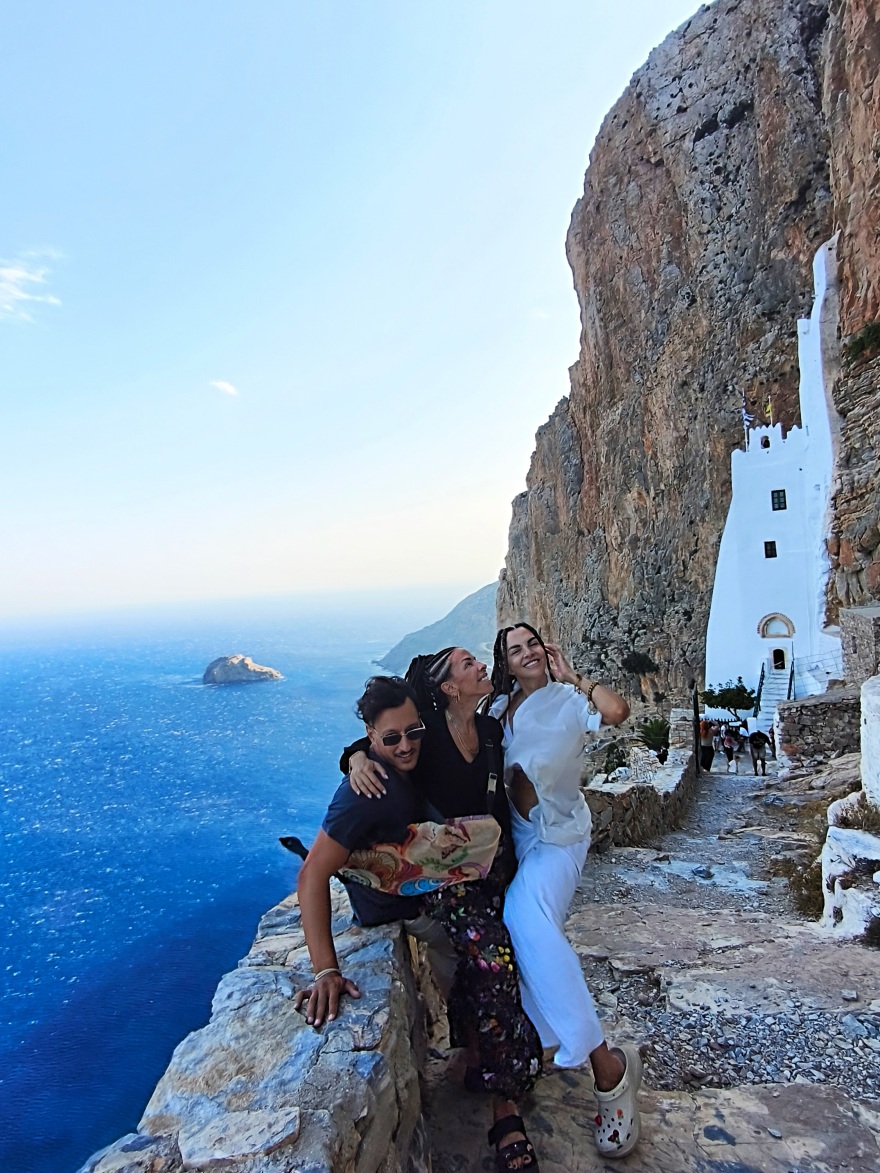 Η Μαρία Σολωμού περνάει τον Δεκαπενταύγουστο στην Αμοργό, δείτε φωτογραφίες
