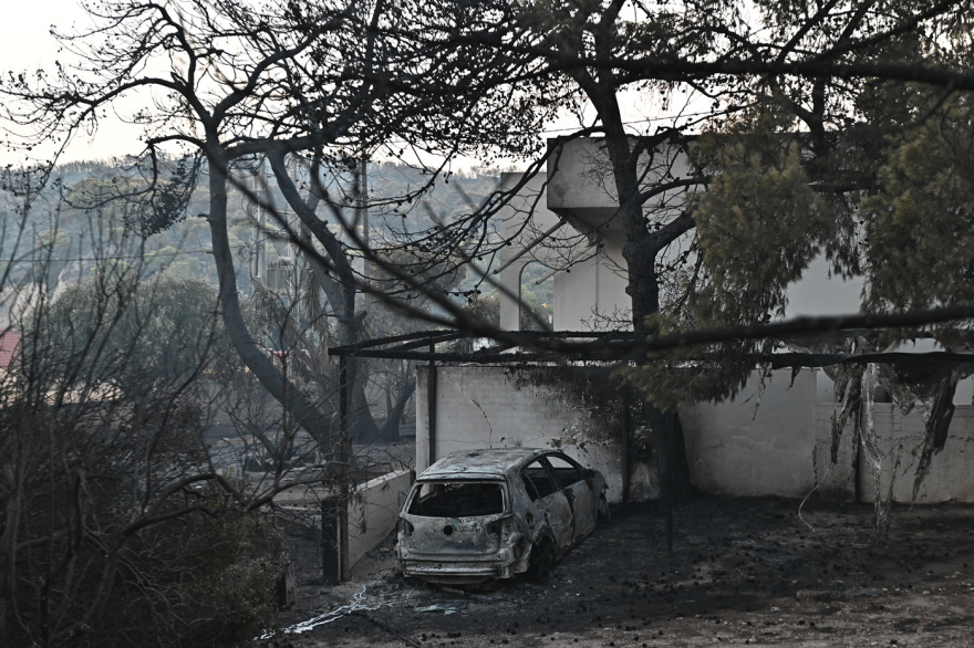 Σαλαμίνα: Στο μικροσκόπιο η καταγγελία για το ακαθάριστο οικόπεδο και το δεύτερο μέτωπο – Πώς ξεκίνησε η φωτιά με τους δύο νεκρούς