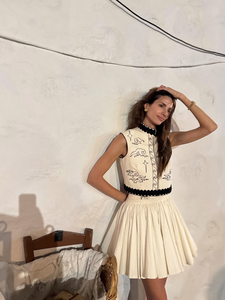 Η Ηλιάνα Παπαγεωργίου χόρεψε σε πανηγύρι, δείτε βίντεο
