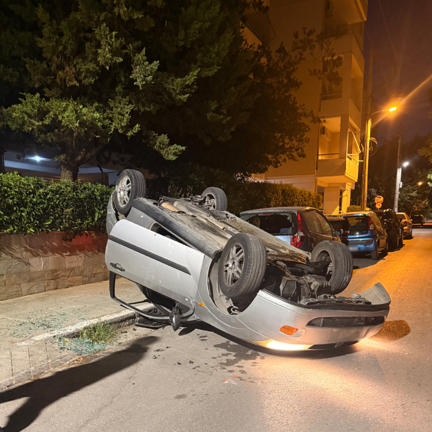 Τροχαίο στο Χαλάνδρι: Αυτοκίνητο ανατράπηκε, δείτε βίντεο και φωτογραφίες