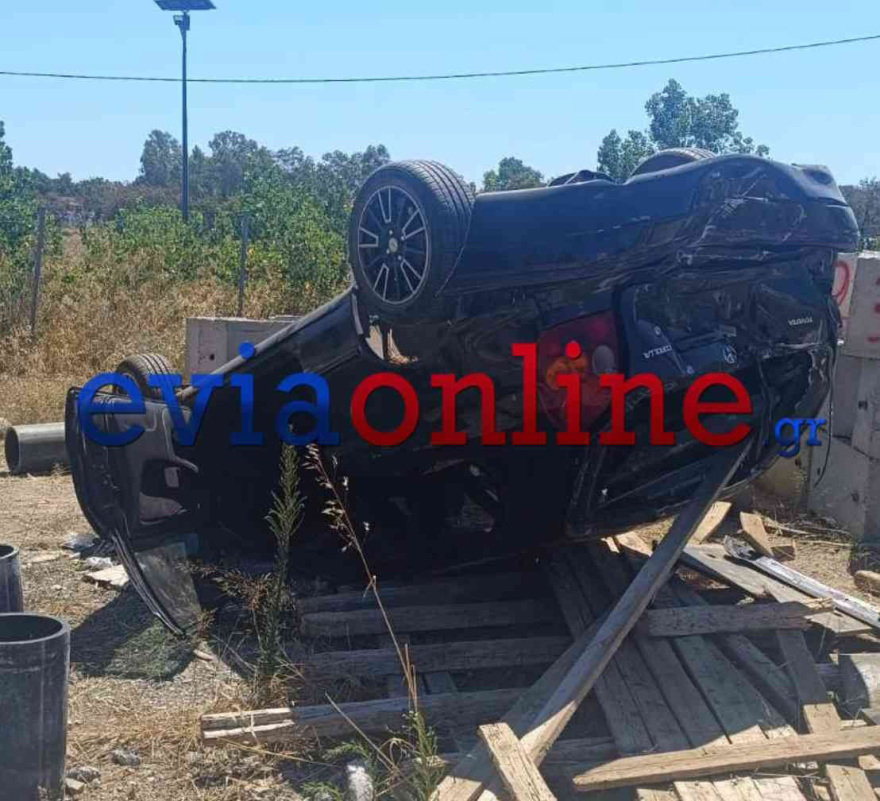 Σοβαρό τροχαίο στην Ερέτρια: Αυτοκίνητο κατέληξε διαλυμένο και τουμπαρισμένο