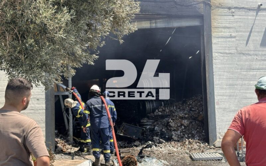Υπό πλήρη έλεγχο η πυρκαγιά σε αποστακτήριο στο Σφακάκι Ρεθύμνου, δείτε βίντεο