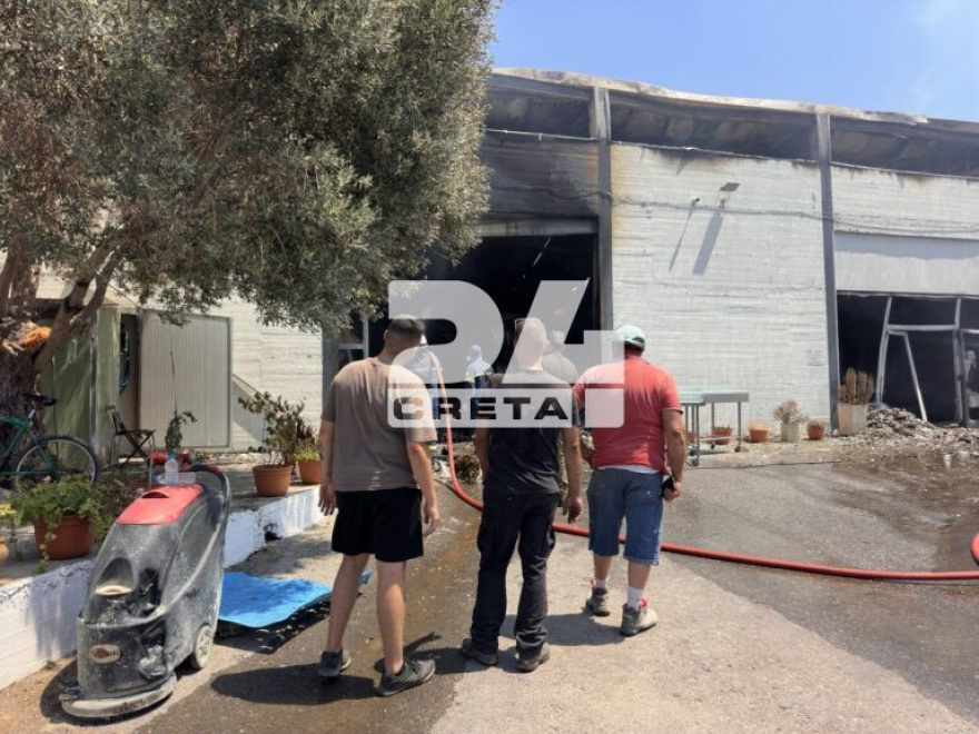 Υπό πλήρη έλεγχο η πυρκαγιά σε αποστακτήριο στο Σφακάκι Ρεθύμνου, δείτε βίντεο