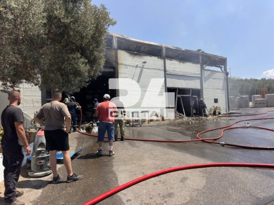 Υπό πλήρη έλεγχο η πυρκαγιά σε αποστακτήριο στο Σφακάκι Ρεθύμνου, δείτε βίντεο