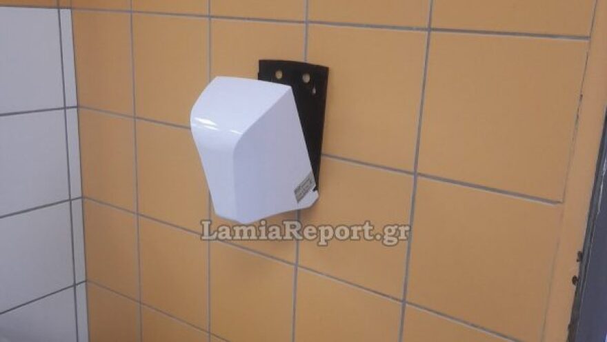 Διέρρηξαν και βανδάλισαν σχολείο στη Λαμία: Έχυσαν μπογιές, προκάλεσαν ζημιές και ανέβασαν παγκάκι σε περβάζι