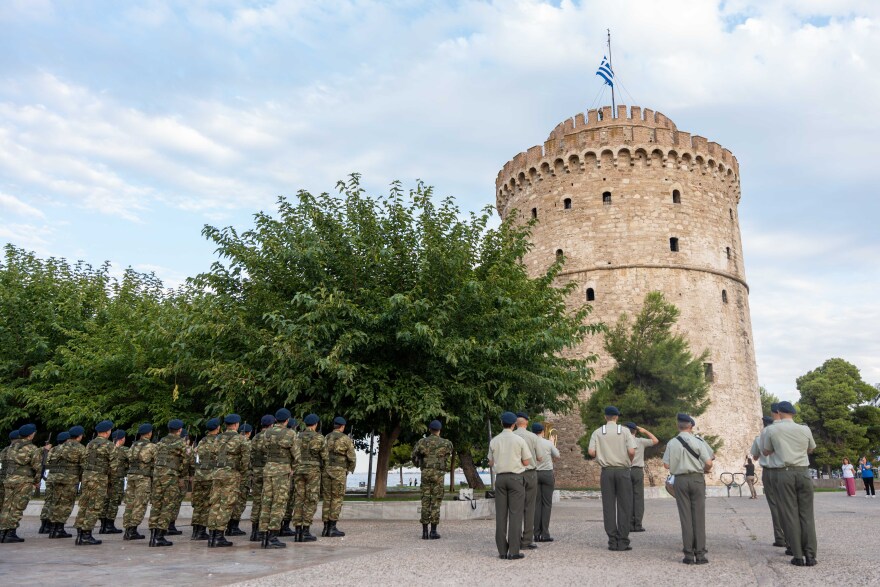«Μια Σημαία, μια Ελλάδα»: Το βίντεο του ΓΕΣ με την έπαρση της ελληνικής σημαίας από την ηπειρωτική χώρα έως τα νησιά