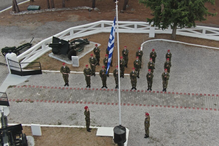 «Μια Σημαία, μια Ελλάδα»: Το βίντεο του ΓΕΣ με την έπαρση της ελληνικής σημαίας από την ηπειρωτική χώρα έως τα νησιά