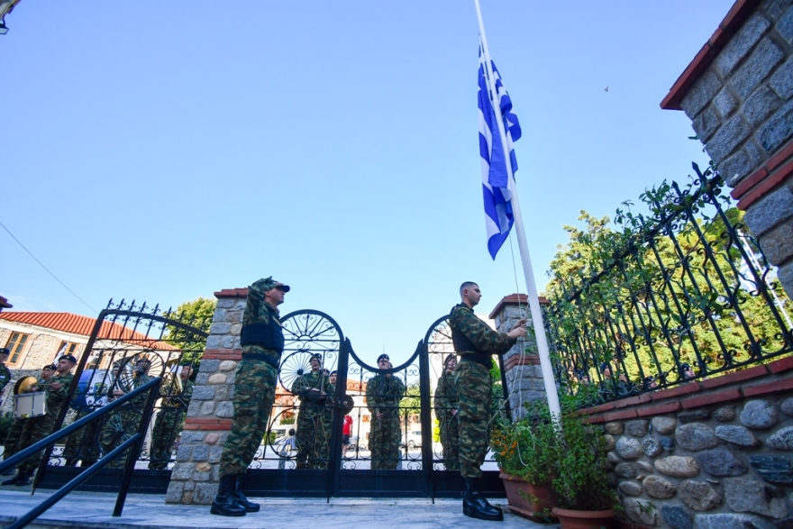 «Μια Σημαία, μια Ελλάδα»: Το βίντεο του ΓΕΣ με την έπαρση της ελληνικής σημαίας από την ηπειρωτική χώρα έως τα νησιά