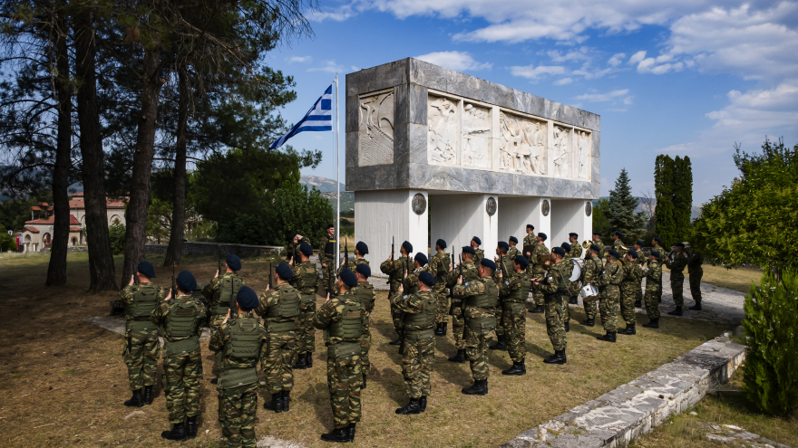 «Μια Σημαία, μια Ελλάδα»: Το βίντεο του ΓΕΣ με την έπαρση της ελληνικής σημαίας από την ηπειρωτική χώρα έως τα νησιά