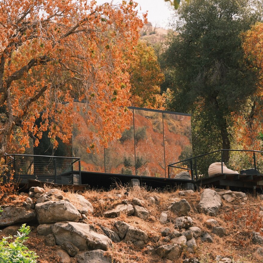 Η Αμπρόσιο και ο Πάλμερ έκαναν road trip στην Καλιφόρνια μετά την αποκάλυψη για αρραβώνα τους, το φιλί με θέα και οι πόζες με μαγιό