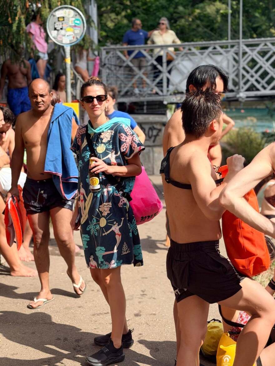 Η Αναστασία Παντούση κολύμπησε στον ποταμό Άαρ: Είπα να συνοδεύσω τους εργαζομένους της Βέρνης από τη δουλειά προς το σπίτι