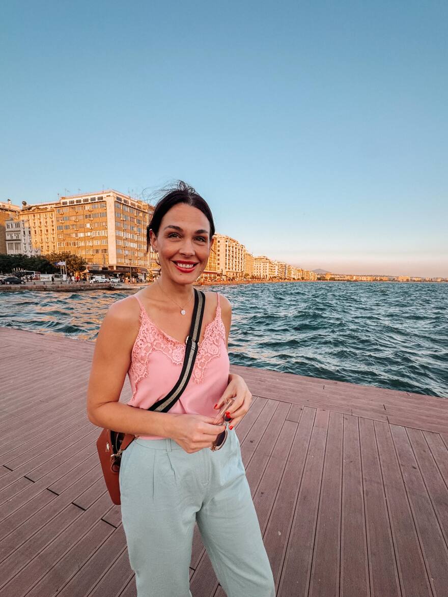 Η Ιωάννα Τριανταφυλλίδου πόζαρε χαμογελαστή στο πλευρό του Κίμωνα Κουρή στη Θεσσαλονίκη