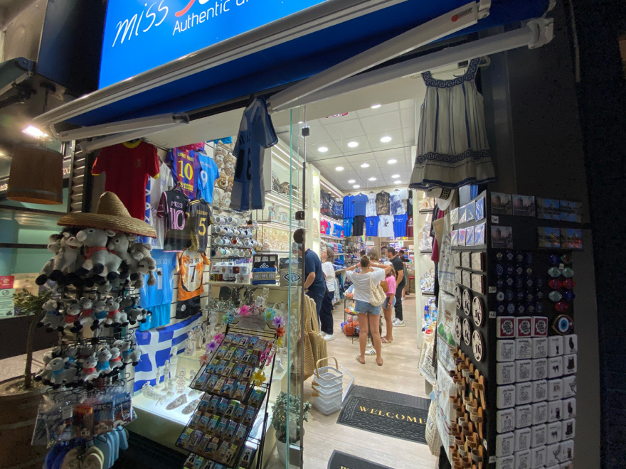 Τουρίστες από κάθε γωνιά της γης στη Θεσσαλονίκη, ανεβαίνει η ζήτηση σε σουβενίρ για ζωάκια
