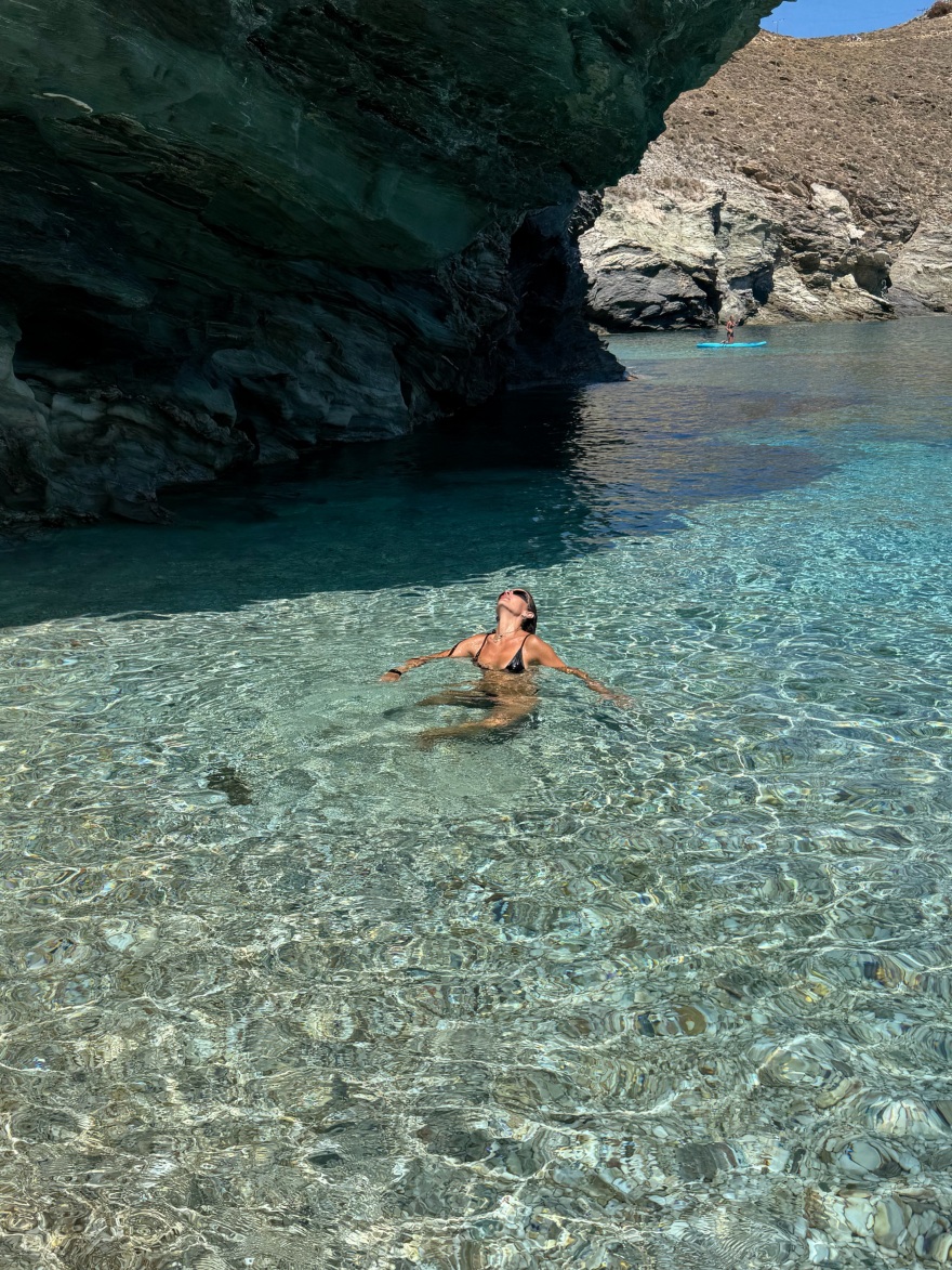 Η Ελένη Φουρέιρα φωτογραφίζεται με τον γιο της στην αγκαλιά της: Μέχρι το επόμενο καλοκαίρι, γράφει