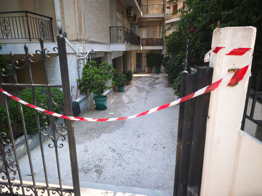 Νέα Σμύρνη: Ο 48χρονος περίμενε την 45χρονη μέσα στο αυτοκίνητό του και την σκότωσε μόλις την είδε - Πόζαρε με όπλα στα social media