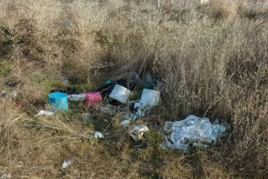 Σέλι Ημαθίας: Εστησαν παράνομο κάμπινγκ μέσα στο δάσος, είχαν φιάλες υγραερίου για μαγείρεμα και άναβαν φωτιές