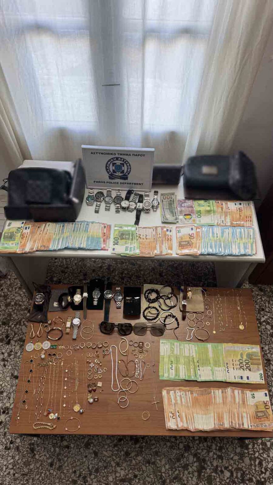 Τέσσερις συλλήψεις για 25 κλοπές από σπίτια στην Πάρο: Βρέθηκαν κλοπιμαία και 44.565 ευρώ