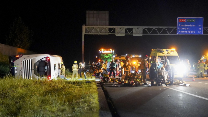 Πούλμαν που μετέφερε Γερμανούς μαθητές συγκρούστηκε με φορτηγάκι στην Ολλανδία, 20 τραυματίες