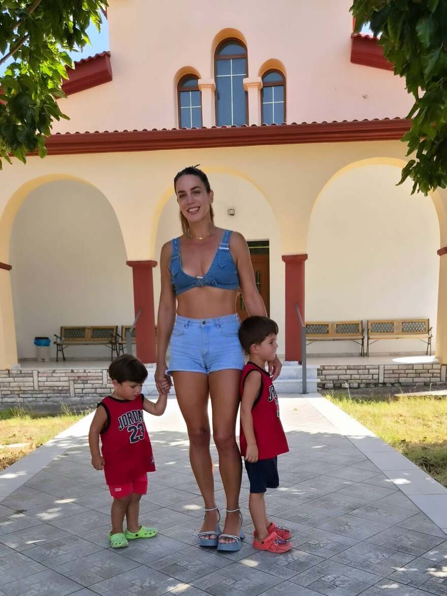 Η Κατερίνα Στικούδη και ο Βαγγέλης Σερίφης επέστρεψαν στο μέρος όπου παντρεύτηκαν για να γιορτάσουν 8 χρόνια γάμου