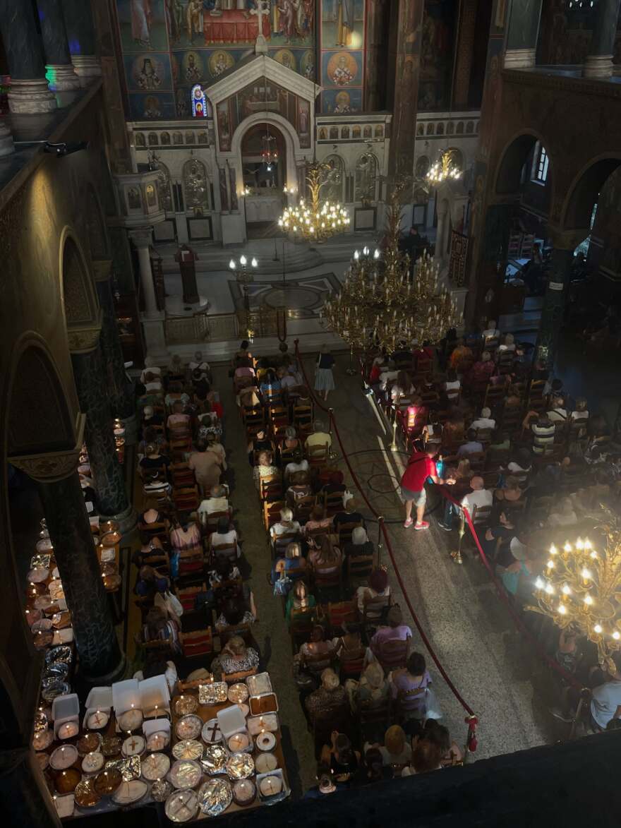 Γέμισαν φανουρόπιτες οι εκκλησίες σε όλη την Ελλάδα, δείτε φωτογραφίες και βίντεο