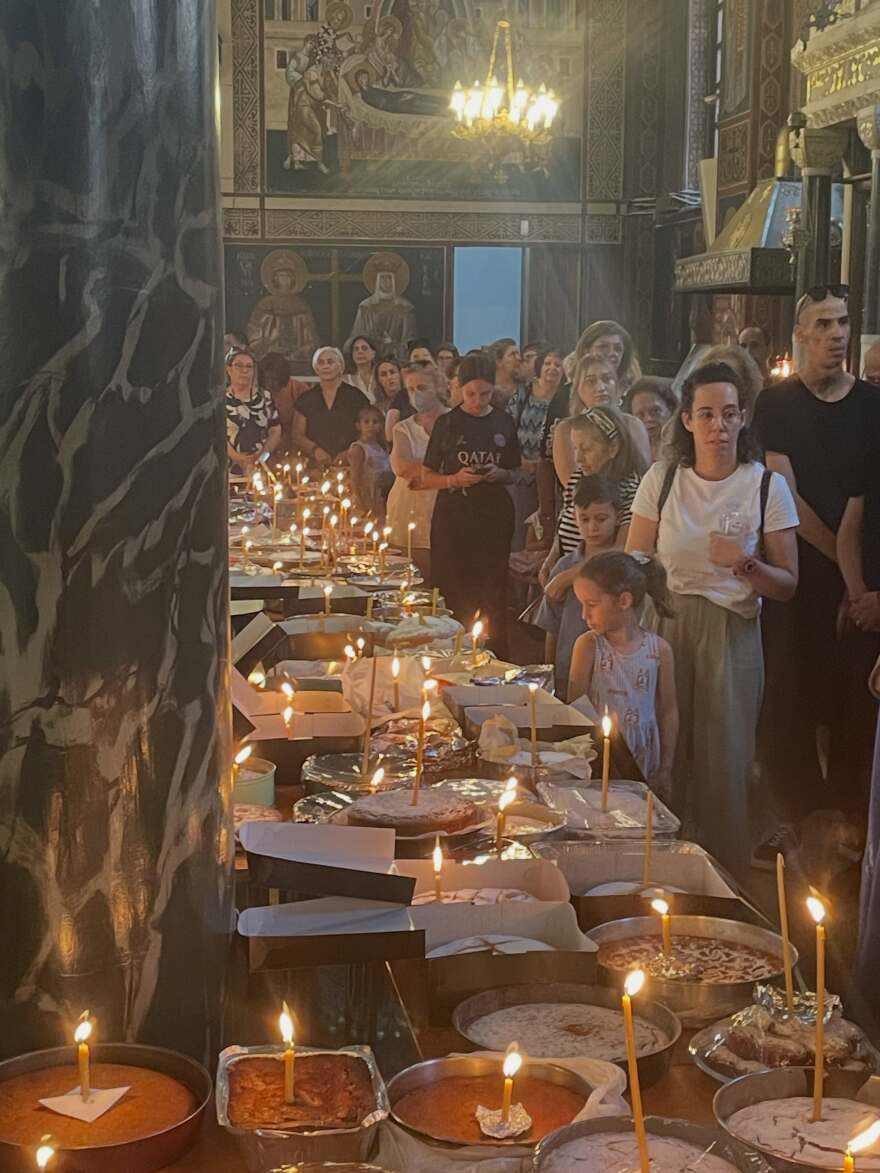 Γέμισαν φανουρόπιτες οι εκκλησίες σε όλη την Ελλάδα, δείτε φωτογραφίες και βίντεο