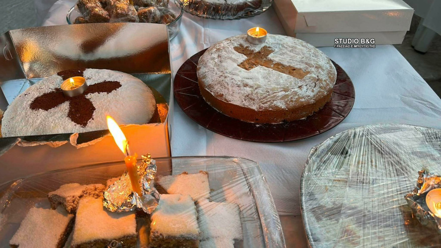 Γέμισαν φανουρόπιτες οι εκκλησίες σε όλη την Ελλάδα, δείτε φωτογραφίες και βίντεο