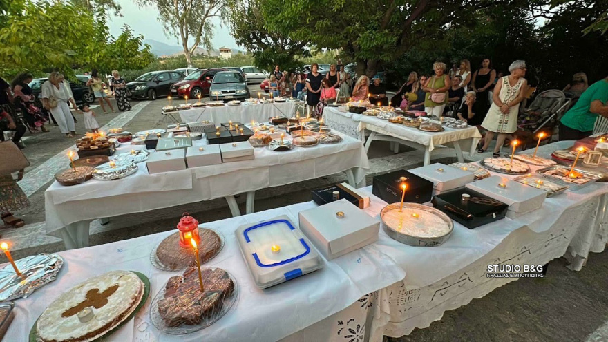 Γέμισαν φανουρόπιτες οι εκκλησίες σε όλη την Ελλάδα, δείτε φωτογραφίες και βίντεο