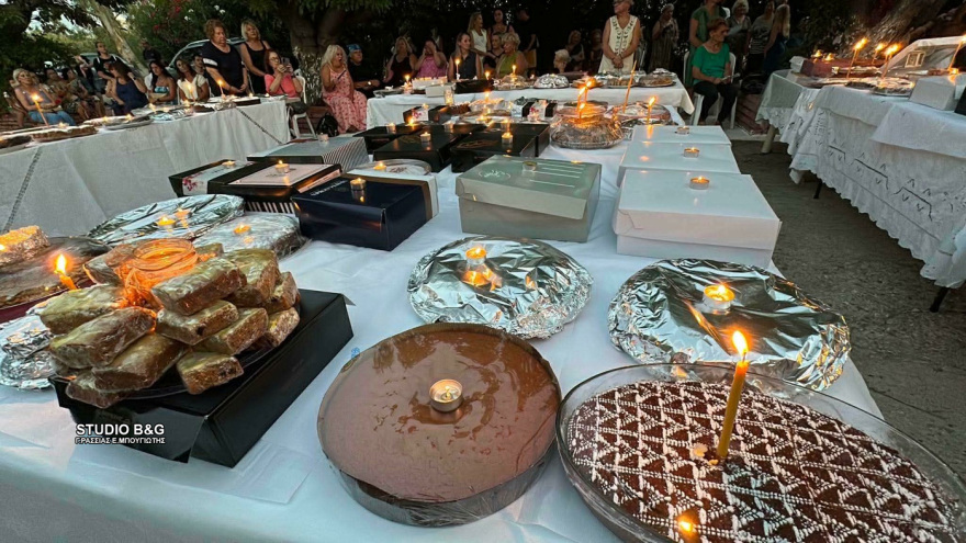 Γέμισαν φανουρόπιτες οι εκκλησίες σε όλη την Ελλάδα, δείτε φωτογραφίες και βίντεο