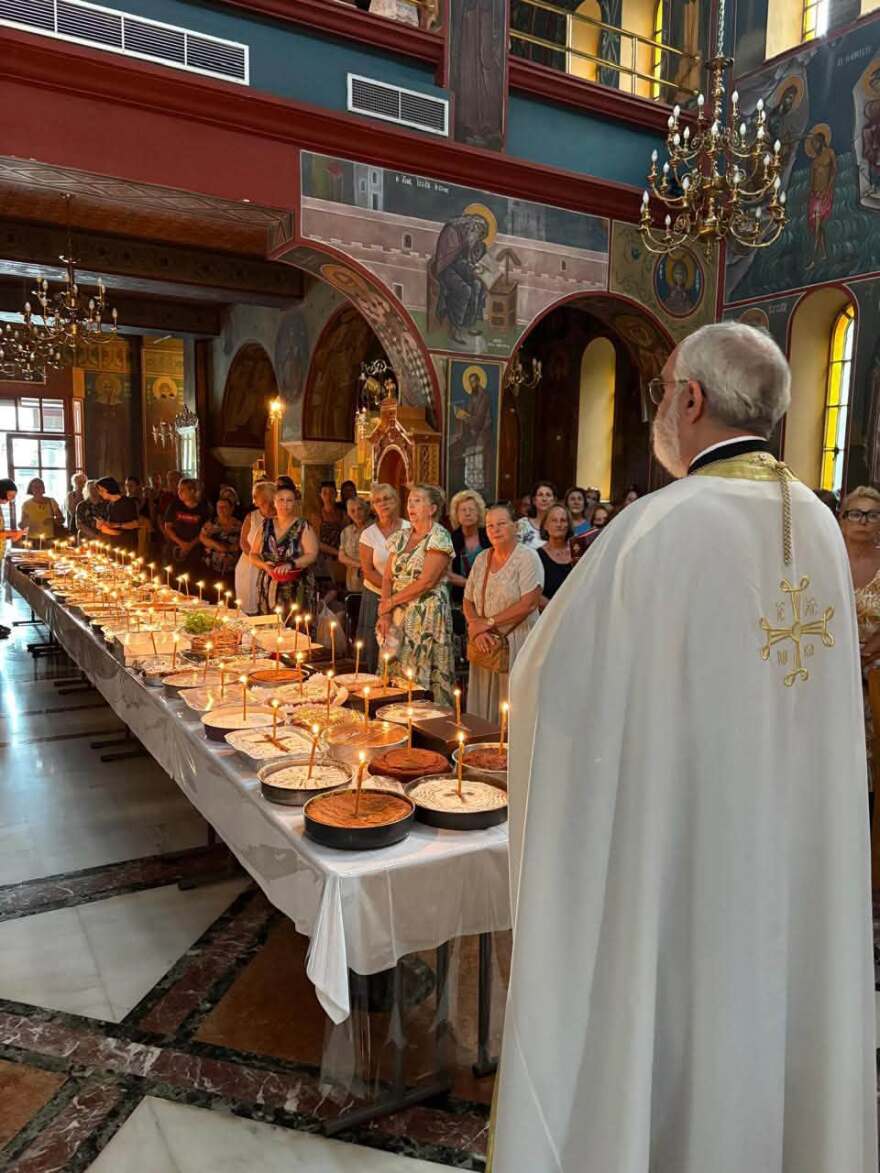 Γέμισαν φανουρόπιτες οι εκκλησίες σε όλη την Ελλάδα, δείτε φωτογραφίες και βίντεο