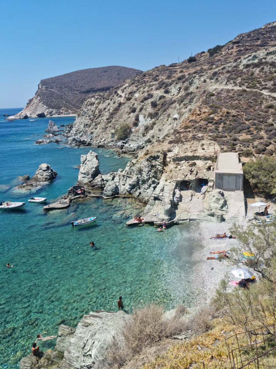 Η Νατάσσα Μποφίλιου ανέβασε φωτογραφίες με τον σύζυγό της από τη Φολέγανδρο: «Σαν το ρομάντζο στο νησί δεν έχει» έγραψε