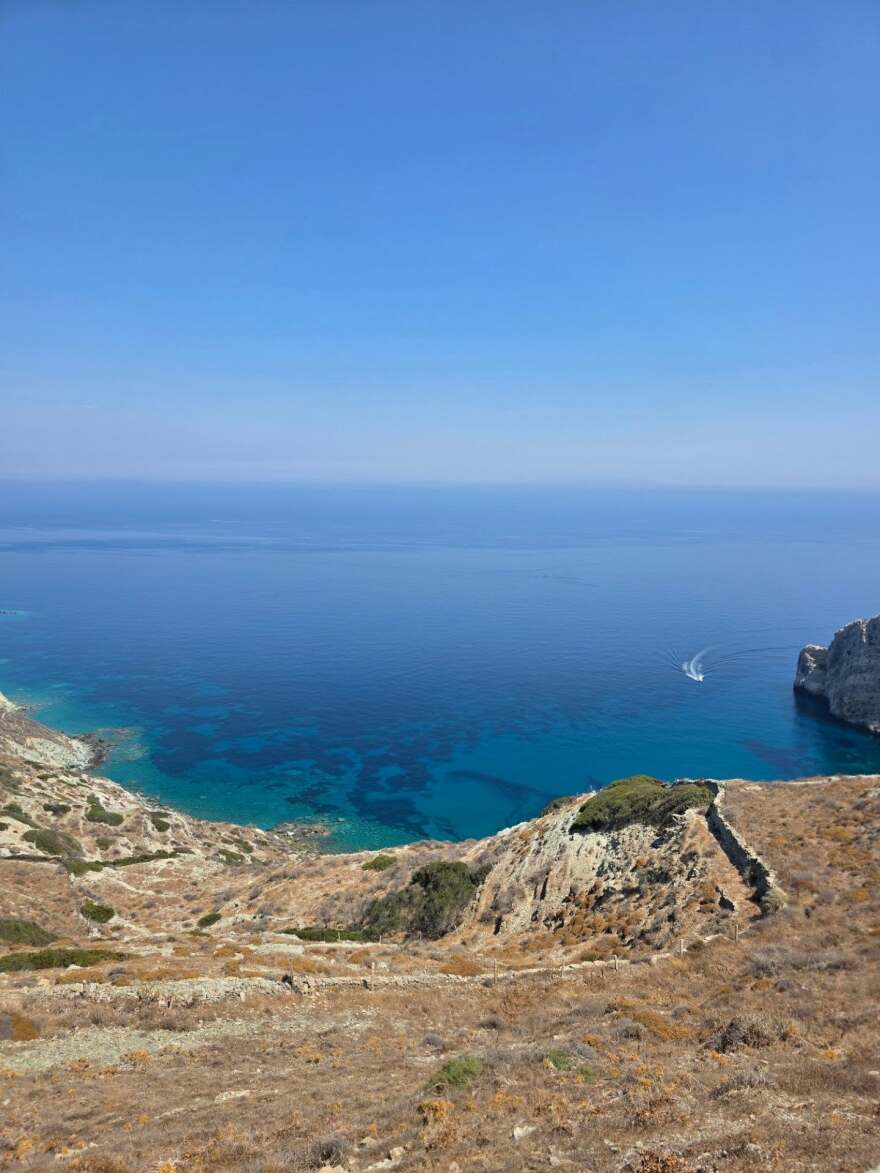 Η Νατάσσα Μποφίλιου ανέβασε φωτογραφίες με τον σύζυγό της από τη Φολέγανδρο: «Σαν το ρομάντζο στο νησί δεν έχει» έγραψε