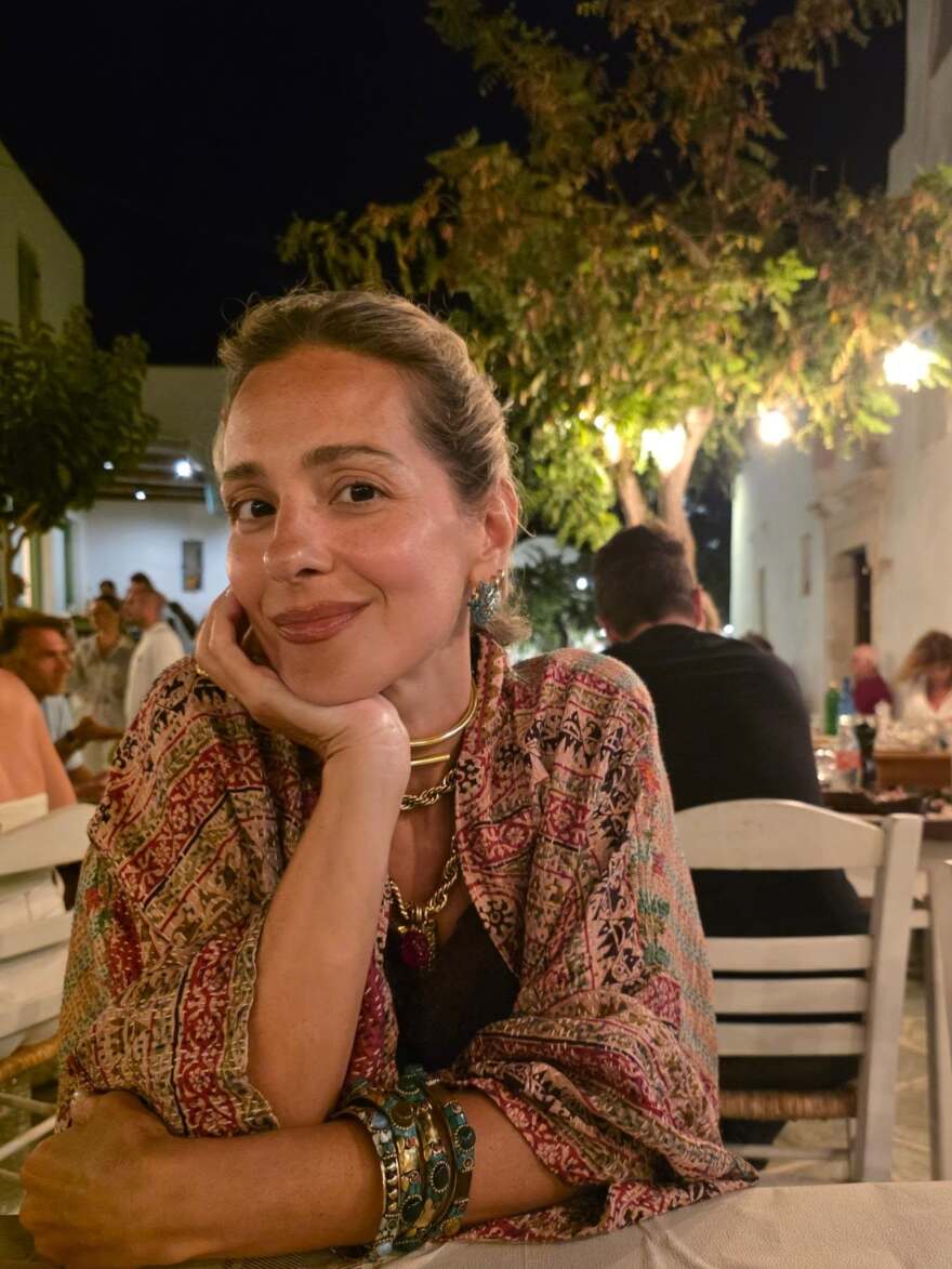 Η Νατάσσα Μποφίλιου ανέβασε φωτογραφίες με τον σύζυγό της από τη Φολέγανδρο: «Σαν το ρομάντζο στο νησί δεν έχει» έγραψε