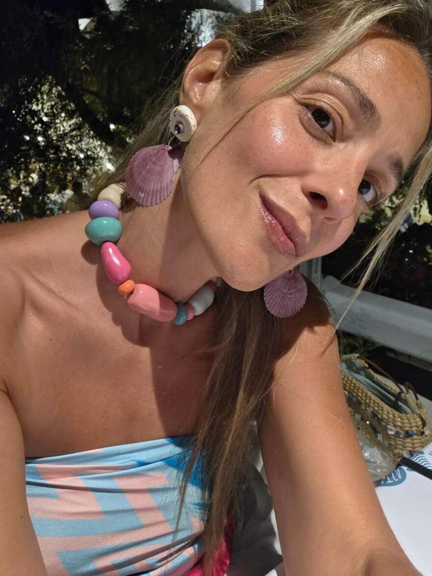 Η Νατάσσα Μποφίλιου ανέβασε φωτογραφίες με τον σύζυγό της από τη Φολέγανδρο: «Σαν το ρομάντζο στο νησί δεν έχει» έγραψε