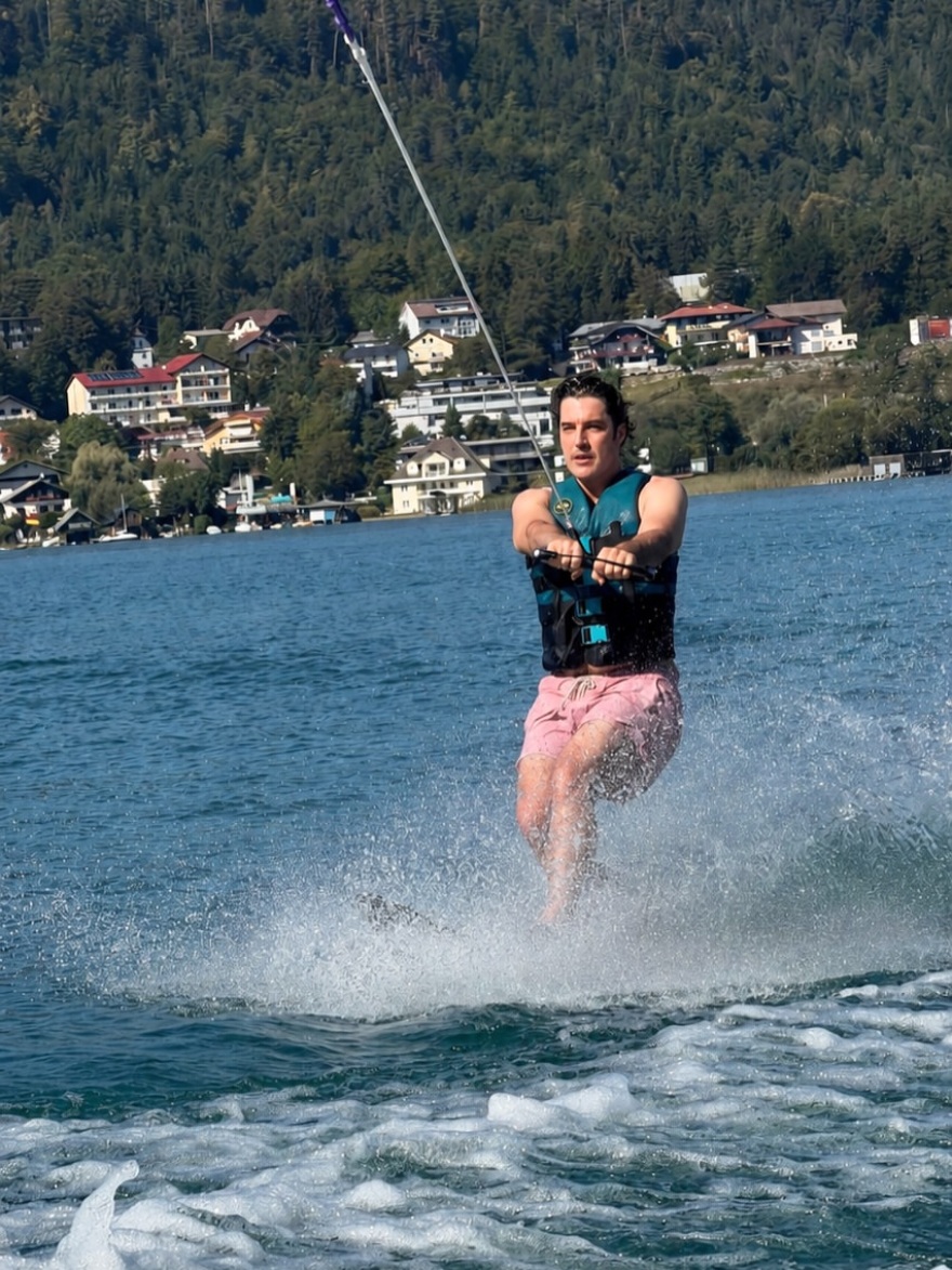 Ο Χριστόφορος Παπακαλιάτης έκανε wakeboard, δείτε βίντεο και φωτογραφίες