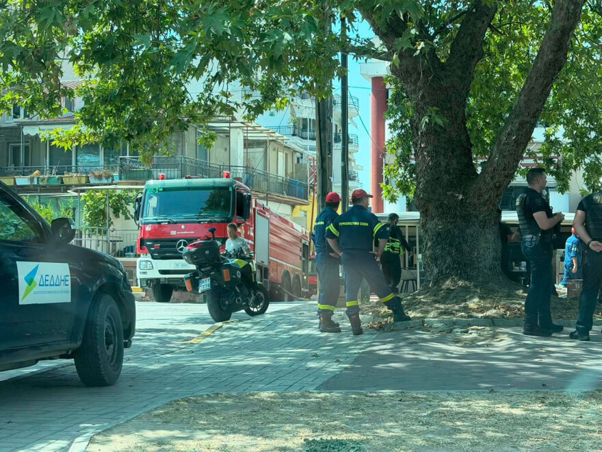 Χωρίς τις αισθήσεις του εντοπίστηκε ηλικιωμένος κατά την κατάσβεση πυρκαγιάς σε διαμέρισμα στον Εύοσμο