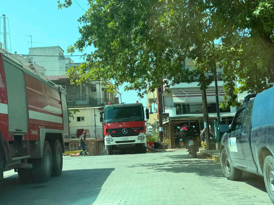 Χωρίς τις αισθήσεις του εντοπίστηκε ηλικιωμένος κατά την κατάσβεση πυρκαγιάς σε διαμέρισμα στον Εύοσμο