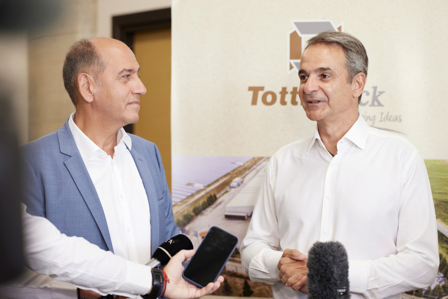 Επίσκεψη Μητσοτάκη σε παραγωγικές μονάδες στη Φλώρινα: «Θα στηρίξουμε την ελληνική κτηνοτροφία και ειδικά τη φέτα»